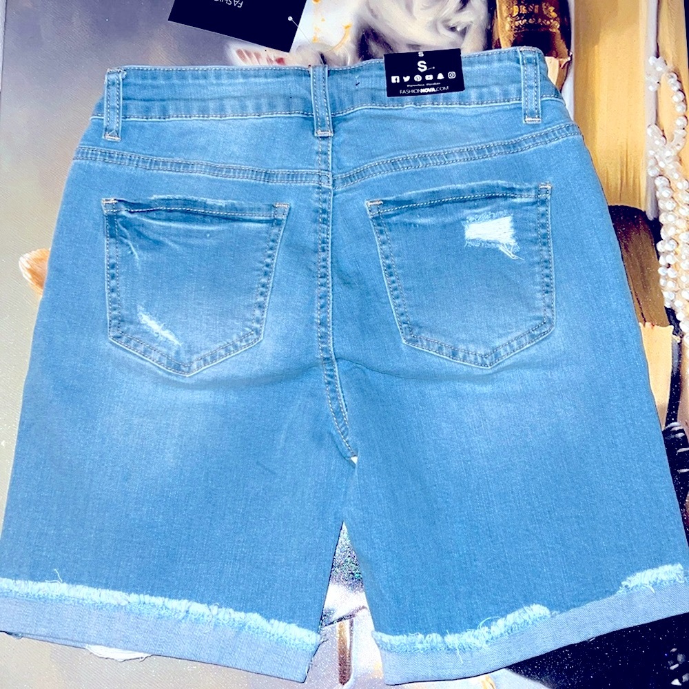 $25 sale for 4 Fashion Nova shorts size S - Picture 8 of 17